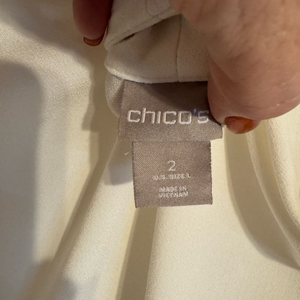 Chico's Ivory Sleeveless V-Neck Detail  Shell/Blouse    LARGE     # L - Picture 6 of 6